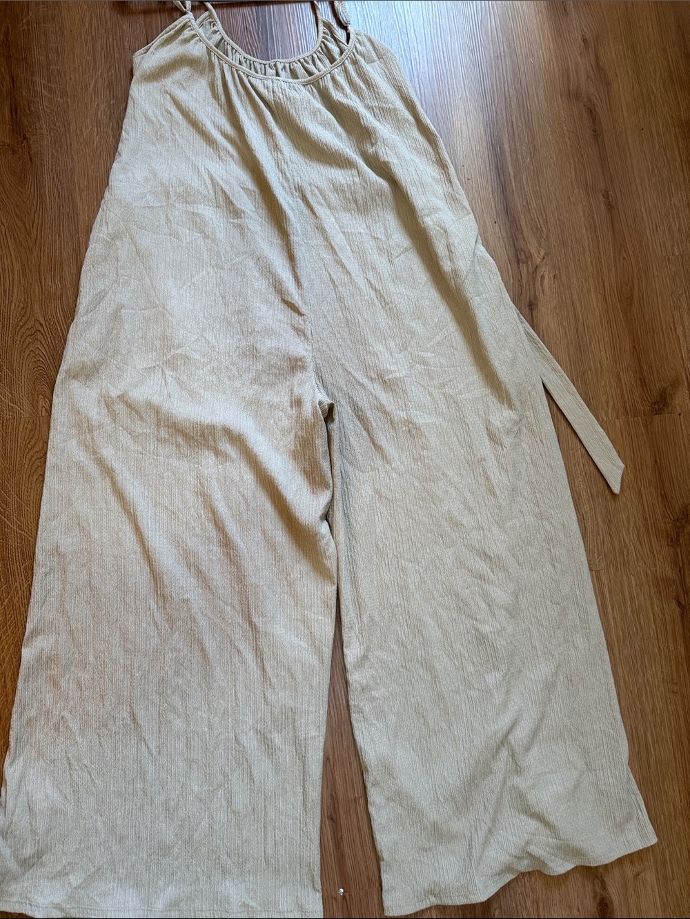 H&M Women’s Wide-Leg Jumpsuit Light Beige